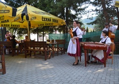 Letní posezení u cimbálu