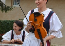 Letní posezení u cimbálu