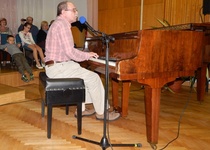Písničkový recitál Jaroslava Uhlíře - foto