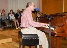 Písničkový recitál Jaroslava Uhlíře - foto