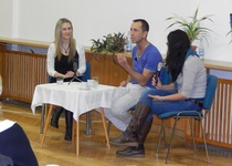 Foto z besedy se Zdeňkem CHLOPČÍKEM a Ilonou OSTROU