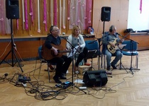 Fotografie ze setkání s adamovskou hudební skupinou GENCIÁNA