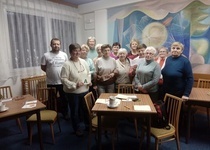 KDO SI HRAJE - NEZLOBÍ...