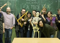 SLOVÁCKÉ DIVADLO V ADAMOVĚ: "ÚČA MUSÍ PRYČ!"