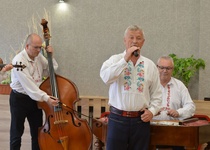 24/04/2019 Slavíme dál... S Jožkou Šmukařem při posezení s písničkou a skleničkou