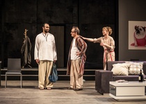 DO DIVADLA ZDARMA - "KDO JE PAN SCHMITT?