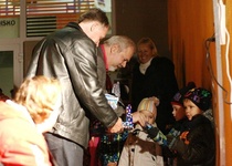 KŘÍŽEM KRÁŽEM ADVENTNÍMI ZASTAVENÍMI...