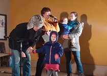 KŘÍŽEM KRÁŽEM ADVENTNÍMI ZASTAVENÍMI...