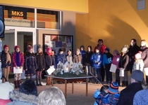 KŘÍŽEM KRÁŽEM ADVENTNÍMI ZASTAVENÍMI...