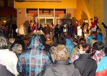 KŘÍŽEM KRÁŽEM ADVENTNÍMI ZASTAVENÍMI...