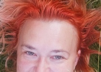 ZASTAV SE... A VYKROČ... - VÝSTAVA VÝTVARNICE MAJKE