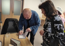 Beseda se spisovatelem Arnoštem Vašíčkem