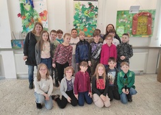 Na výstavu Salonek dětských adamovských umělců přichází děti ze škol a školek