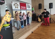 Podruhé, tentokrát děti z Ptačiny, vyrazily do ZOO s písničkovými tetinami