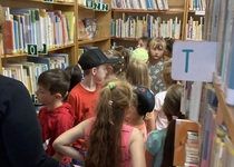 Malí čtenáři v naší knihovně...