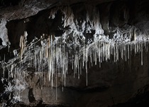 BESEDA S DAVIDEM MIKEŠEM K VÝSTAVĚ FOTOGRAFIÍ Z BÝČÍ SKÁLY