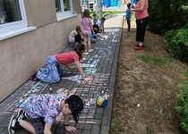 Přání dětí na prázdniny najdete na chodníku u MKS...