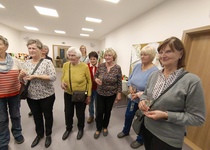 Ze zahájení výstavy "Panenky v zajetí jehlic a klubíček"