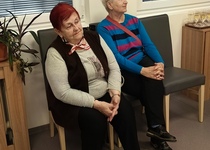 Ze zahájení výstavy "Panenky v zajetí jehlic a klubíček"