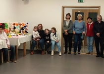 Ze zahájení výstavy "Panenky v zajetí jehlic a klubíček"