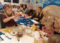 Papírové vločky kam se podíváš...