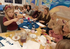 Papírové vločky kam se podíváš...