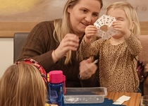 Papírové vločky kam se podíváš...