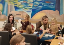 Papírové vločky kam se podíváš...