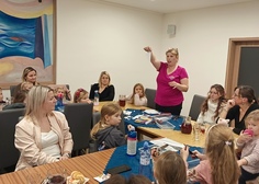 Papírové vločky kam se podíváš...