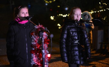 Slavnostní rozsvícení vánočního stromu v Adamově...