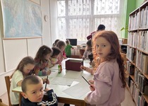 Děti na tvořivé návštěvě  v knihovně