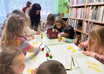 Děti na tvořivé návštěvě  v knihovně