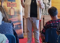 Hypnotizér z autobusové zastávky