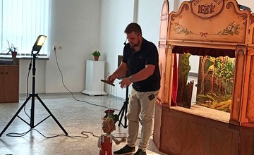 Divadlo Kozlík hrálo dětem pohádku Perníková chaloupka